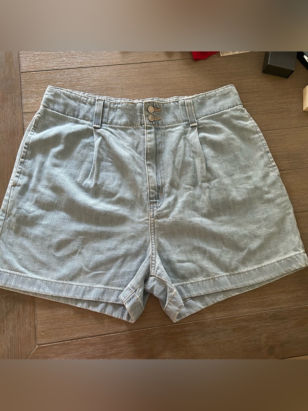 Denizen from Levi’s Loose A line denim shorts size 8
